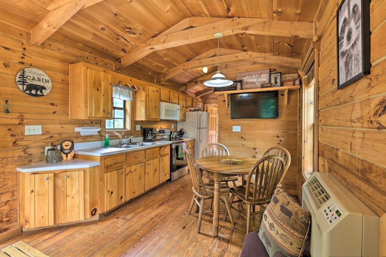 Quaint Log Cabin With Views Near West Jefferson Warrensville Exteriör bild