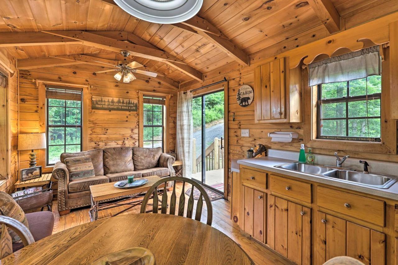 Quaint Log Cabin With Views Near West Jefferson Warrensville Exteriör bild