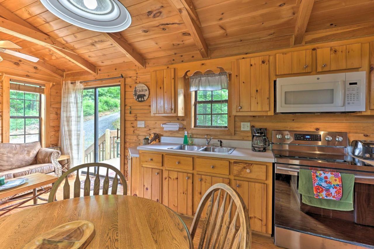 Quaint Log Cabin With Views Near West Jefferson Warrensville Exteriör bild