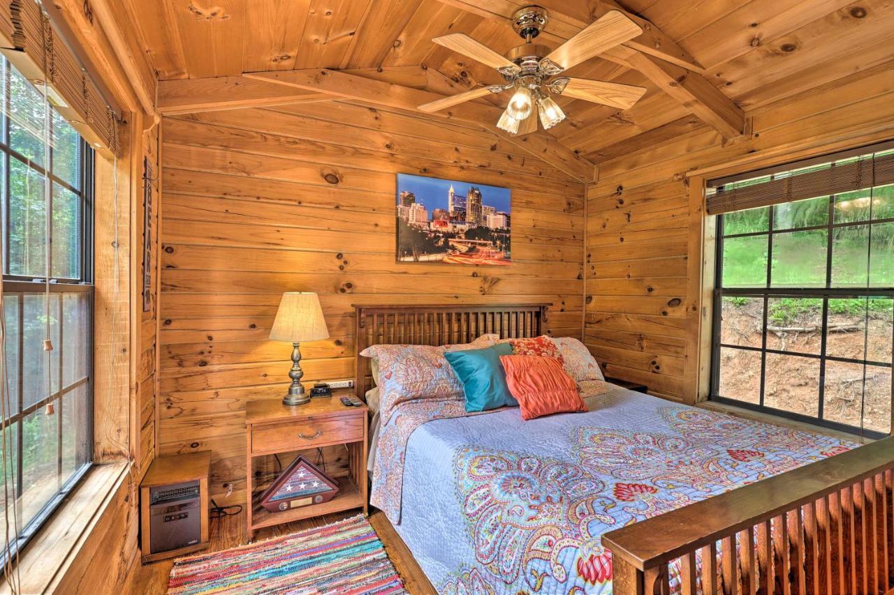 Quaint Log Cabin With Views Near West Jefferson Warrensville Exteriör bild