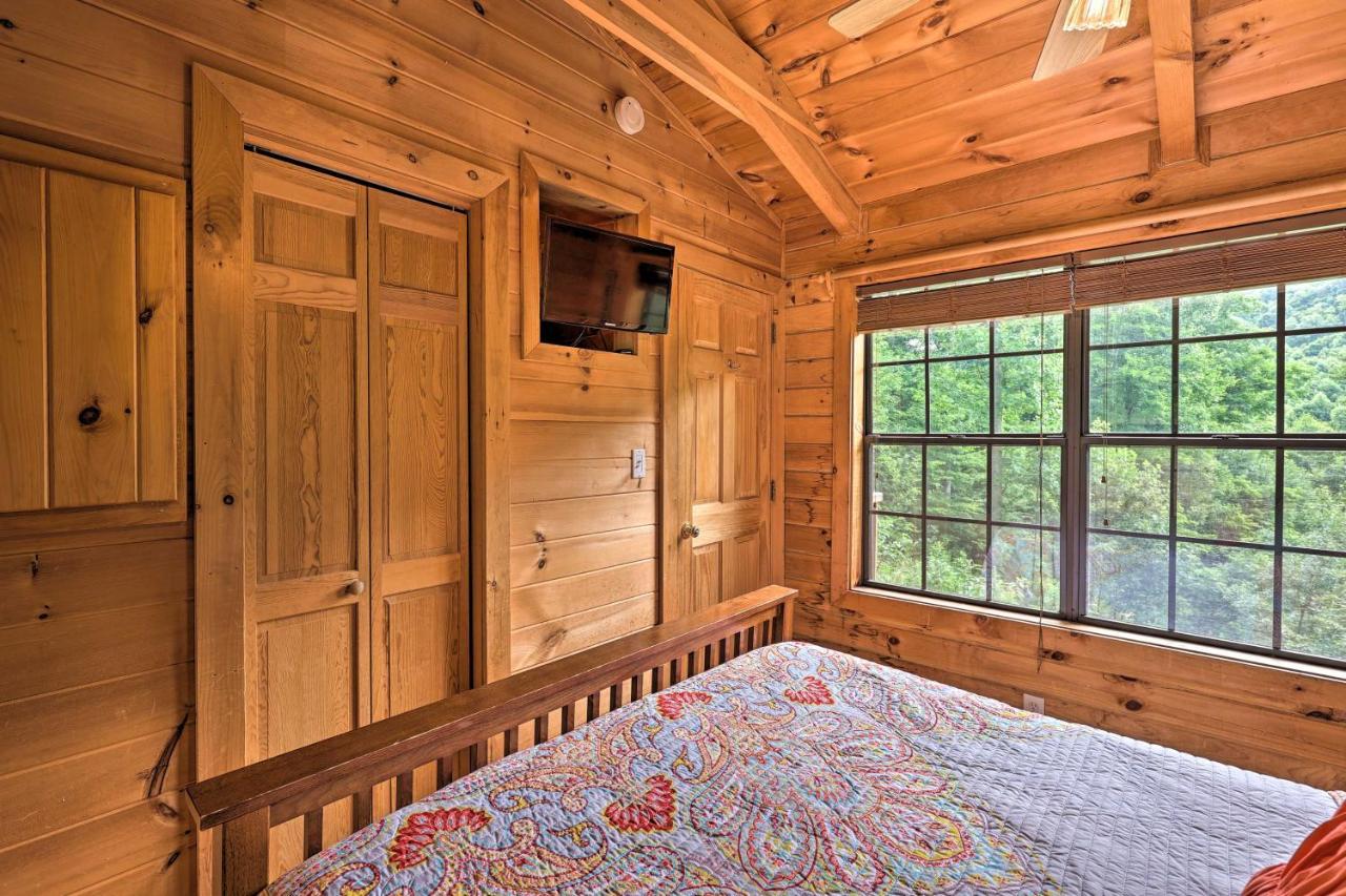 Quaint Log Cabin With Views Near West Jefferson Warrensville Exteriör bild