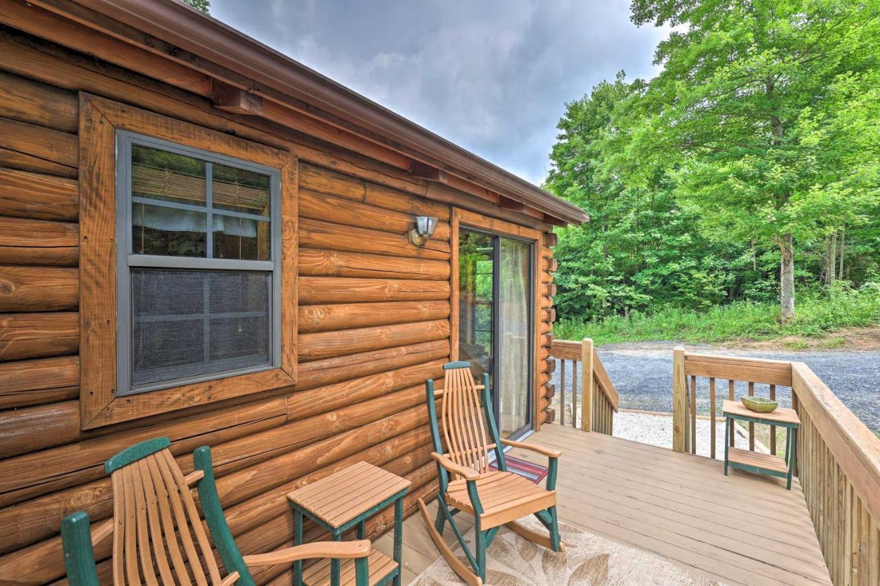 Quaint Log Cabin With Views Near West Jefferson Warrensville Exteriör bild